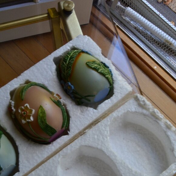 Fitz & Floyd Elegant Eggs Set of 3 Candles - Picture 6 of 8